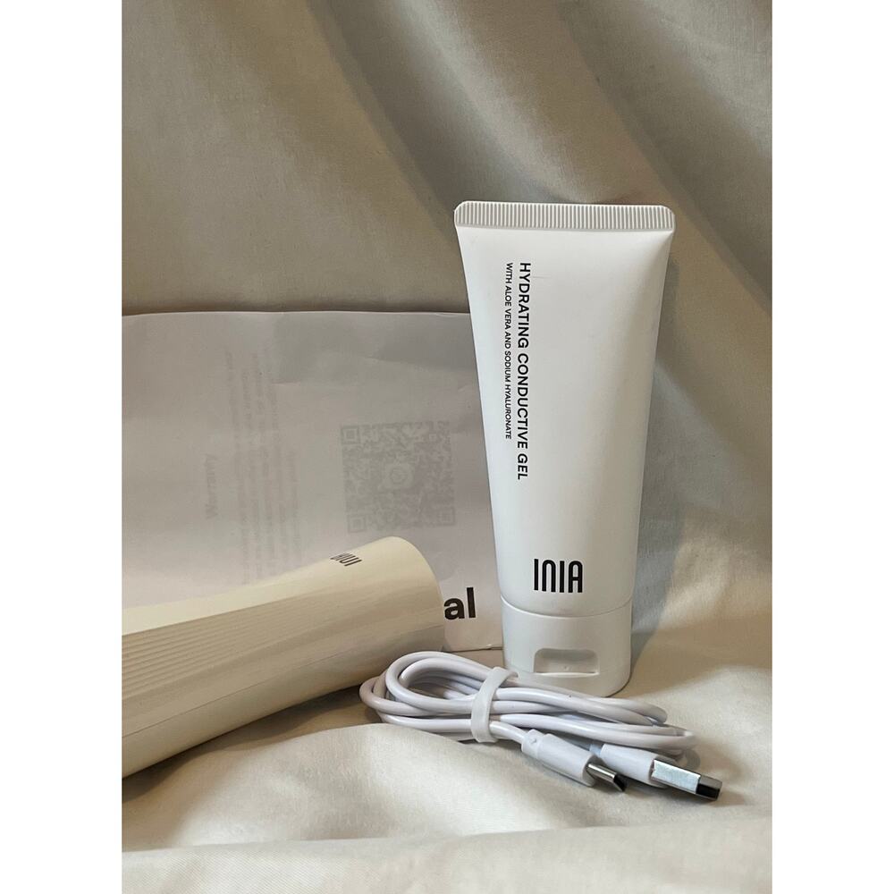 INIA FLARE 3-in-1 Red Light Microcurrent Facial Beauty Device + Gel - Picture 6 of 8